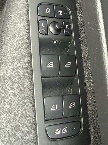 Immaculate 231 Volvo XC40 Hybrid! 397831226