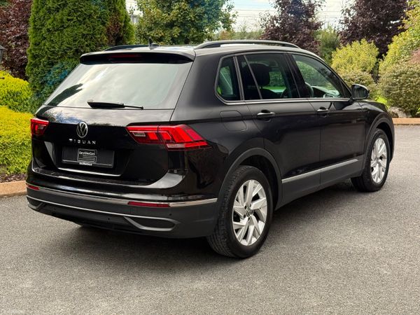Stunning 231 Volkswagen Tiguan! 397831670