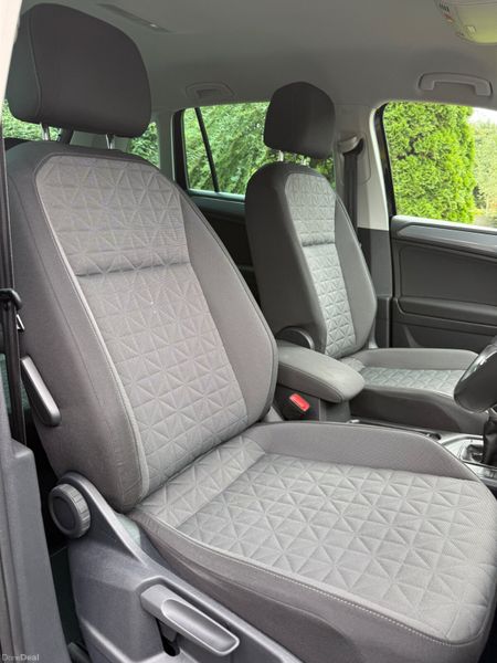 Stunning 231 Volkswagen Tiguan! 397831672