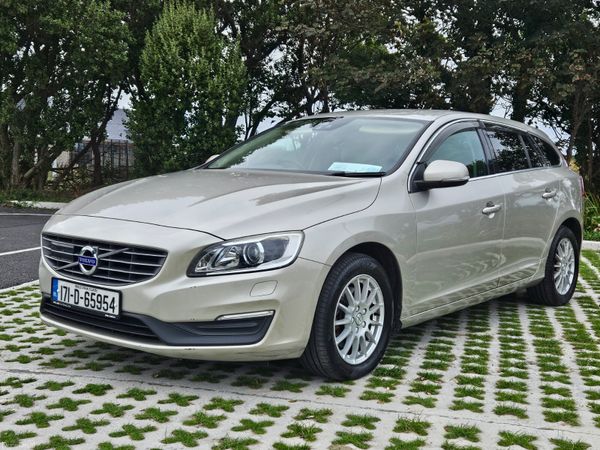 2017 Volvo V60 SE Lux, 5 of 39