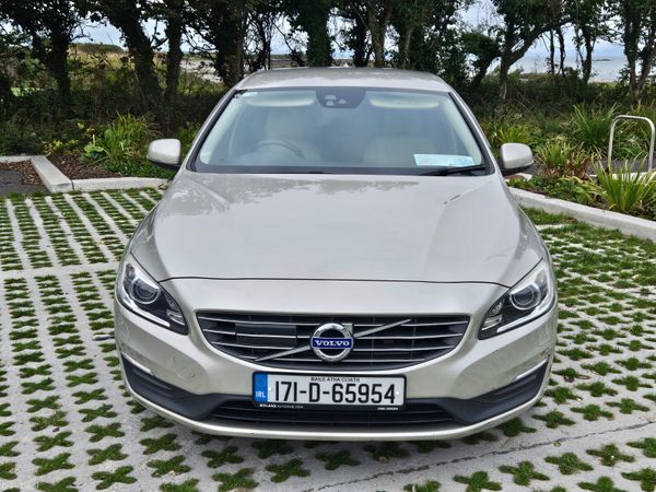 2017 Volvo V60 SE Lux, 2 of 39