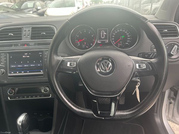 2017 Volkswagen Polo | High Line 398016152