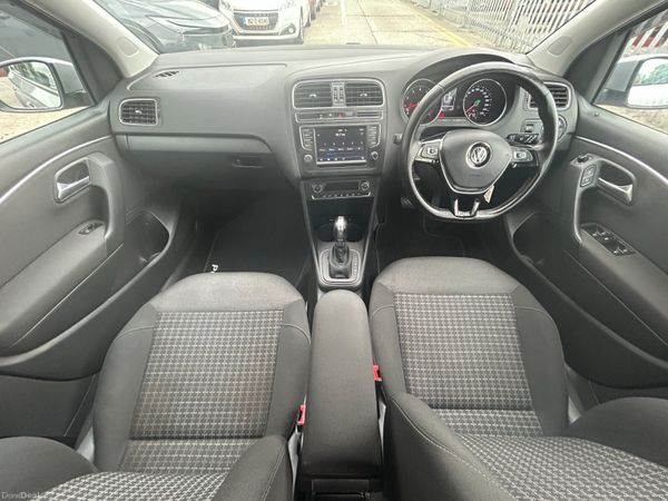 2017 Volkswagen Polo | High Line 398016156