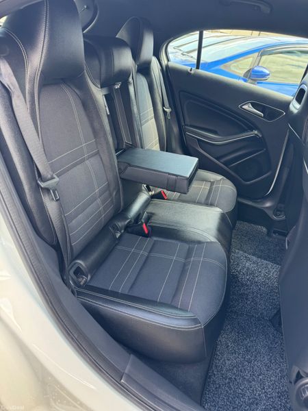 Mercedes A180 2013 1.6 Petrol Auto 51000 KM 2 keys 398018684