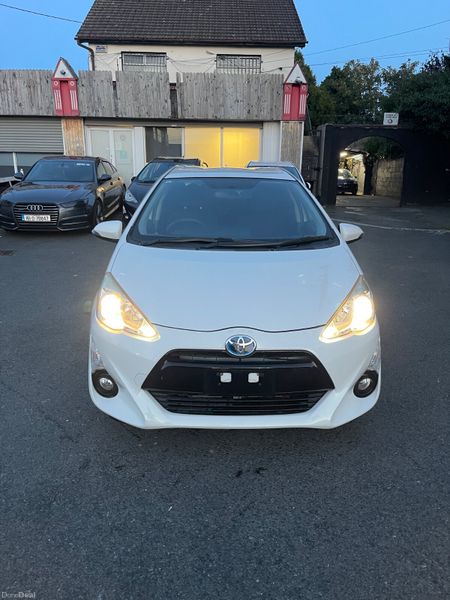 2015 Toyota Aqua, 3 of 9