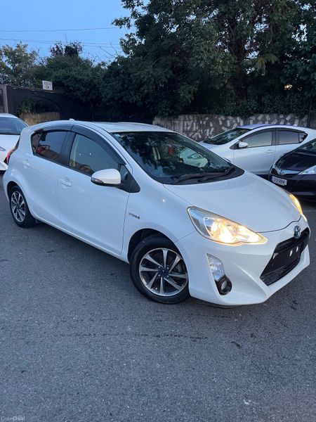 Toyota Aqua Hatchback, Petrol Hybrid, 2015, White
