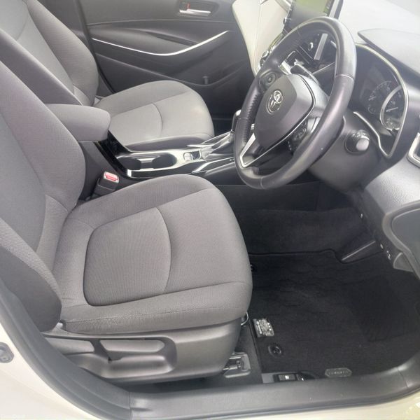 2020 ToyotaCorolla 29,900 km 398250768