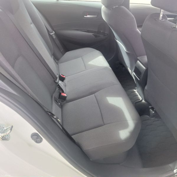 2020 ToyotaCorolla 29,900 km 398250776