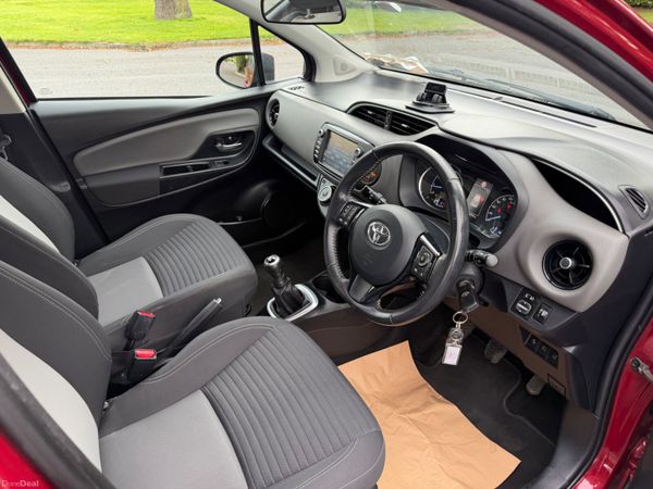 Toyota Yaris 2018 398498190