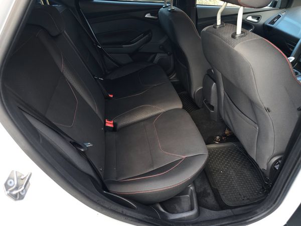172  Ford Focus ST-LINE POWERSHIFT 398422282