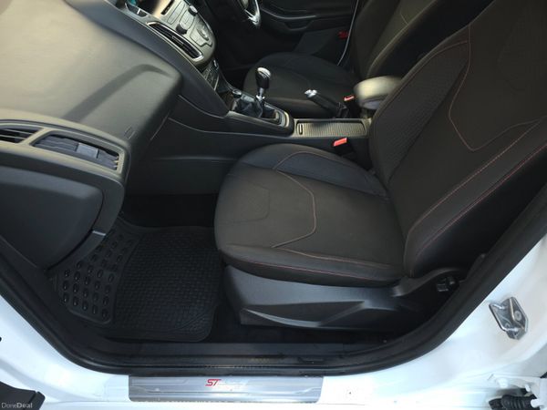 172  Ford Focus ST-LINE POWERSHIFT 398422284