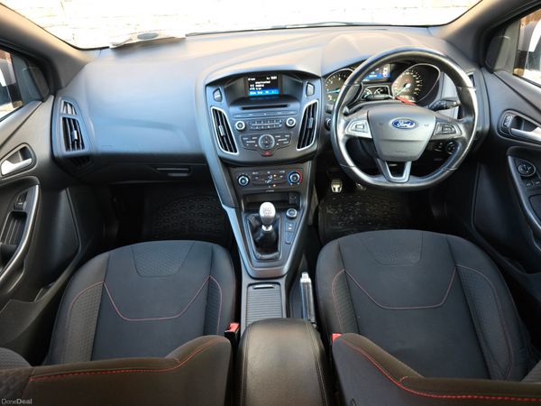 172  Ford Focus ST-LINE POWERSHIFT 398422302