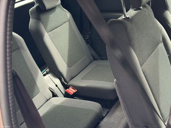 Peugeot 5008 2015 7 seater 398563086