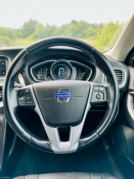 Volvo V40 2015 1.6 T2 ES AUTOMATIC VERY LOW MILEAG 398608496