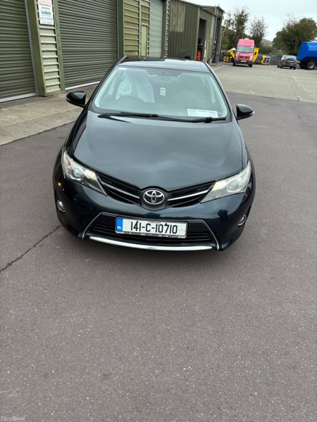 Toyota Auris 2014 398740714