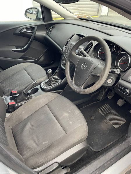 2012 Vauxhall Astra, 5 of 8