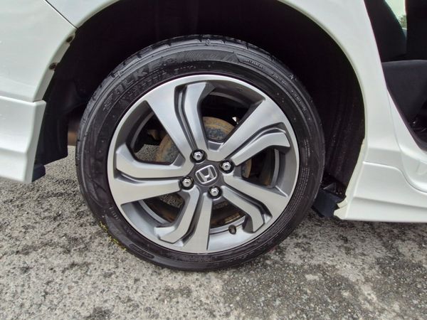 2015 Honda Grace 1.5L Hybrid with Full body kit 398701128