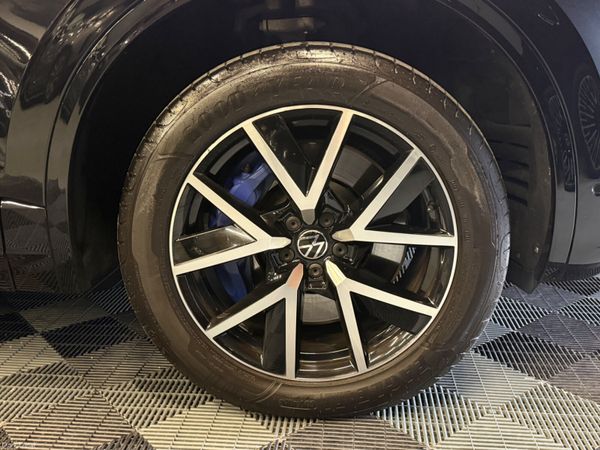 211 Volkswagen Touareg R 3Ltr PHEV 462 BHP 398858462