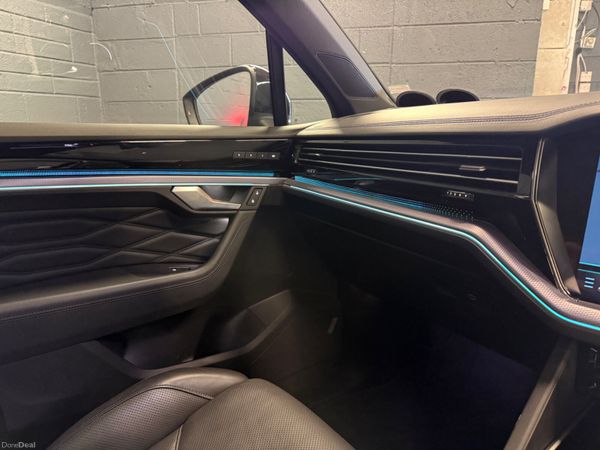211 Volkswagen Touareg R 3Ltr PHEV 462 BHP 398858494