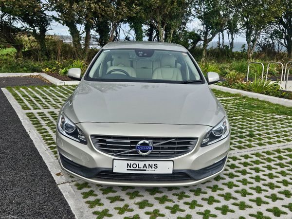 2017 Volvo V60 SE Lux, 3 of 36