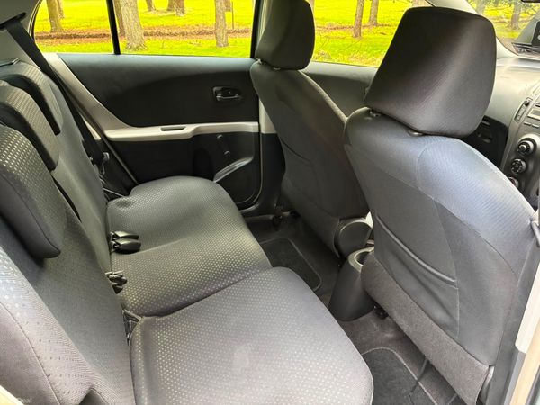 Toyota Yaris 2010 1.0 398968542