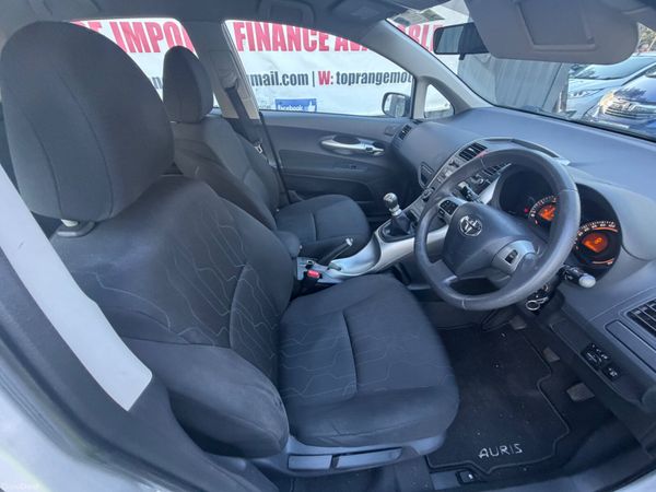 Toyota Auris 2011 398917432