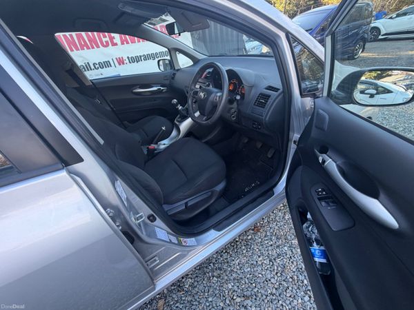 Toyota Auris 2011 398917434