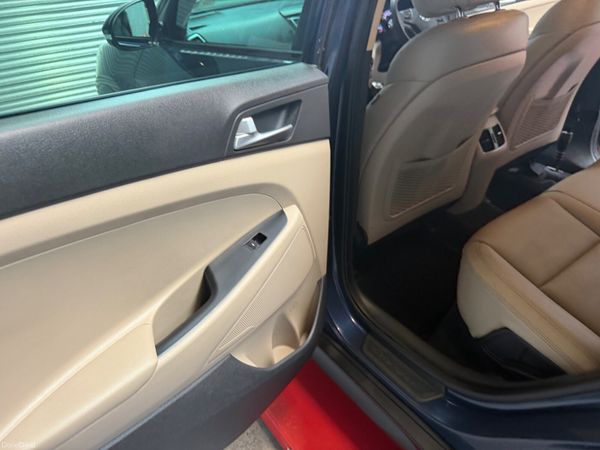 182 HYUNDAI TUCSON EXECUTIVE ! 398919164