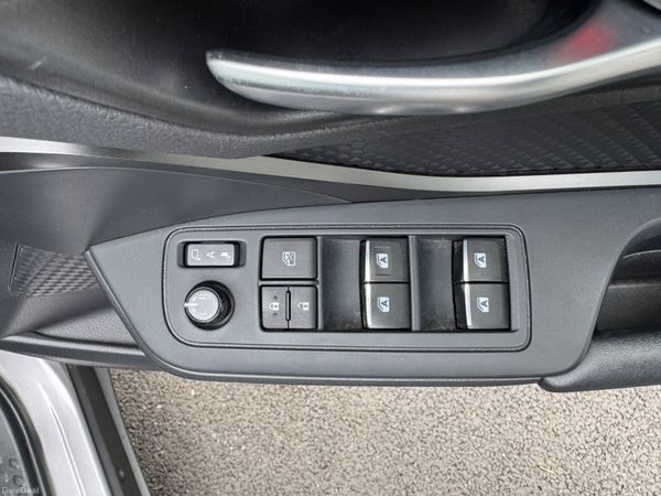 Toyota C-HR 2017 399151466
