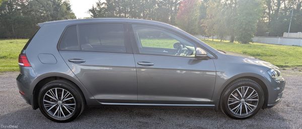 Volkswagen Golf Trendline 2018 399114318