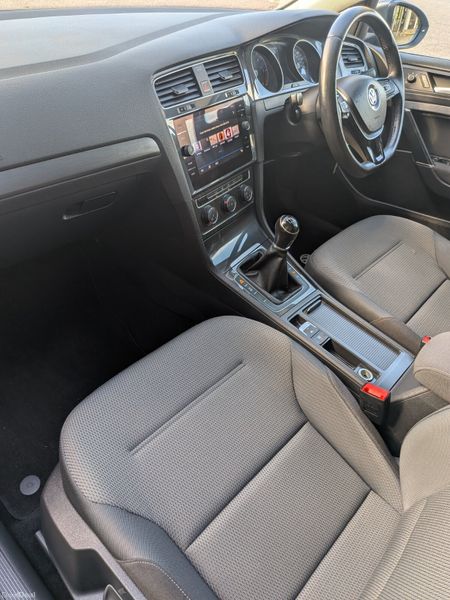 Volkswagen Golf Trendline 2018 399114328