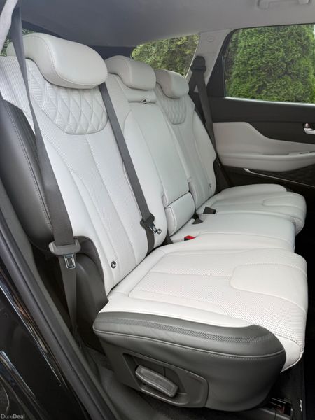 Stunning 232 Hyundai Santa Fe 7 Seater AWD! 399213362