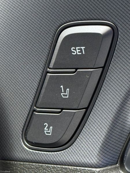 Stunning 232 Hyundai Santa Fe 7 Seater AWD! 399213384