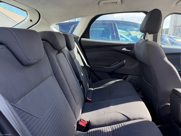 Ford Focus TITANIUM 399377560