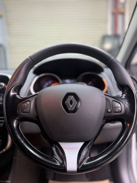 2016(162) Renault Clio 1.1 Petrol - Manual! 399326492