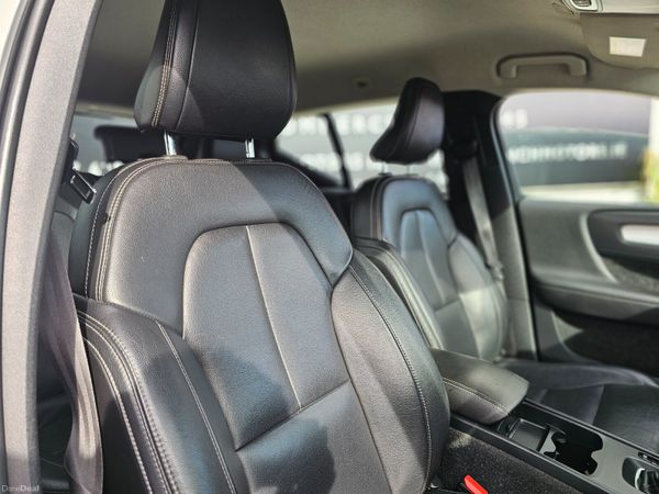 VOLVO XC40 MOMENTUM 150 BHP // 04/27 NCT 399464416