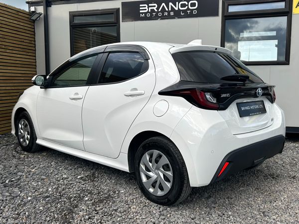 Toyota Yaris 1.5 Hybrid 2021 399649442