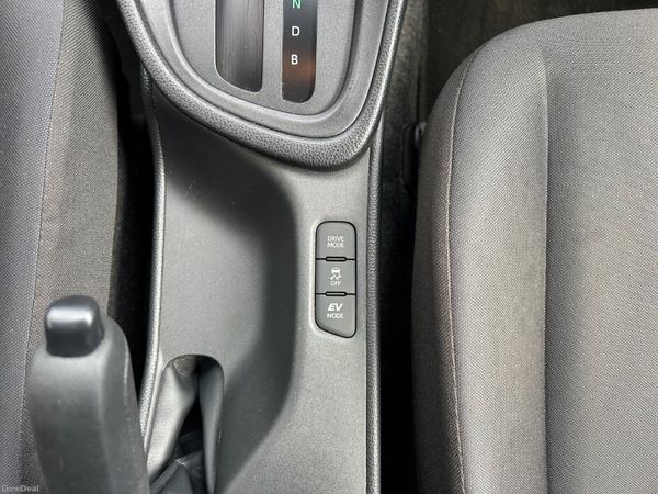 Toyota Yaris 1.5 Hybrid 2021 399649518