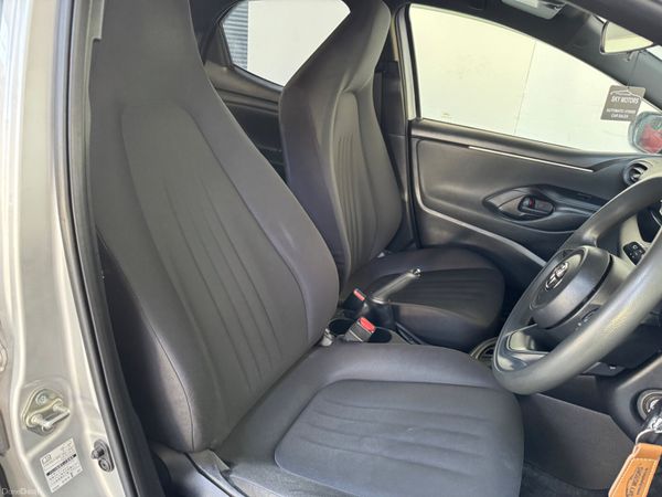 Toyota Yaris 2021 Hybrid Automatic with very 399678254