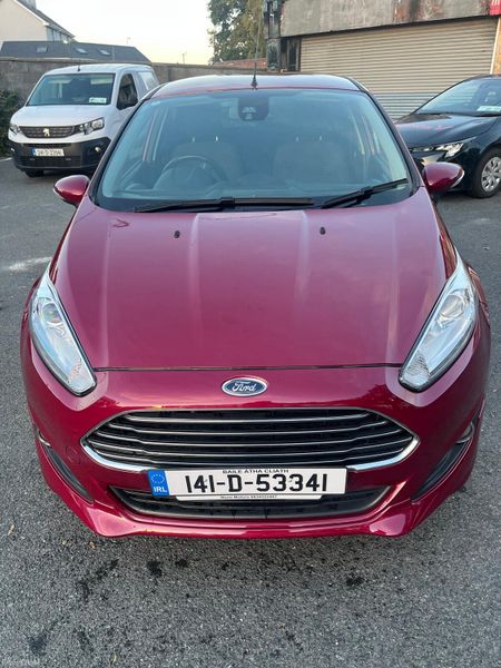 Ford Fiesta Hatchback, Petrol, 2014, Red