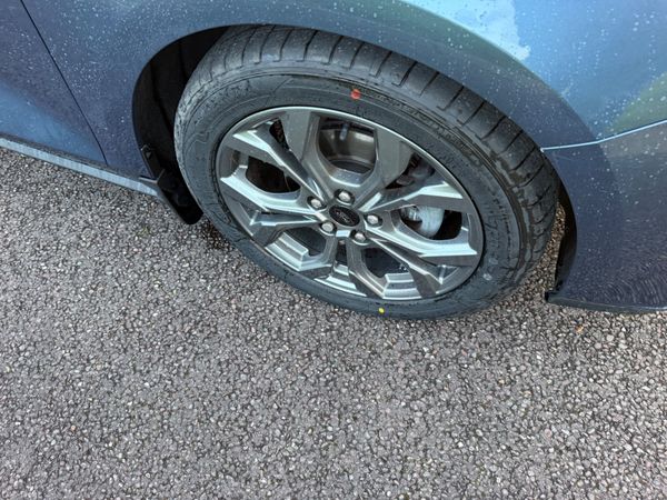 Ford Focus TITANIUM X 399718104
