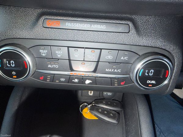 Ford Focus TITANIUM X 399718130