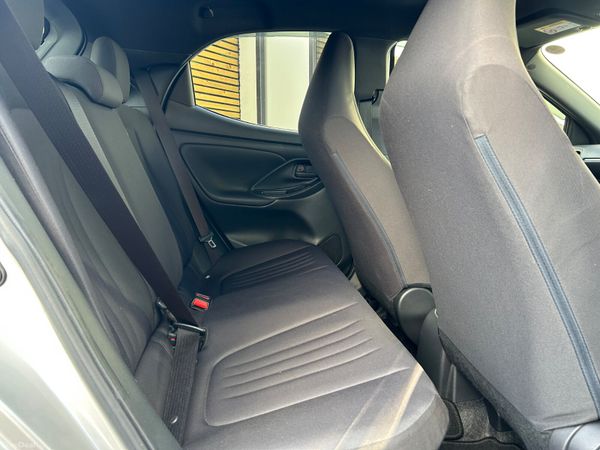 Toyota Yaris 1.5 Hybrid Auto 399834016