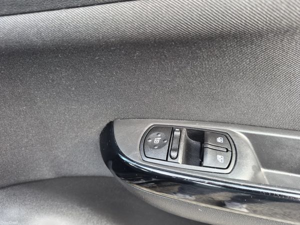 2019 Opel Corsa (Android/apple car play) 399950734