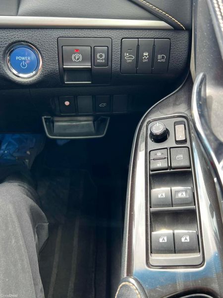 181 TOYOTA HARRIER HYBRID BODY KIT 313210964