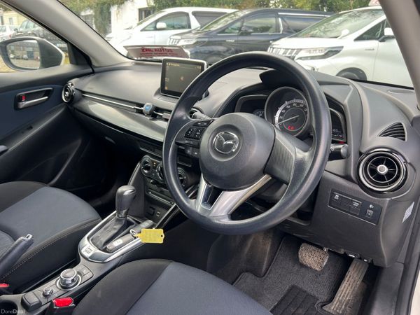 16 Mazda Demio Autos 1.3 324170604