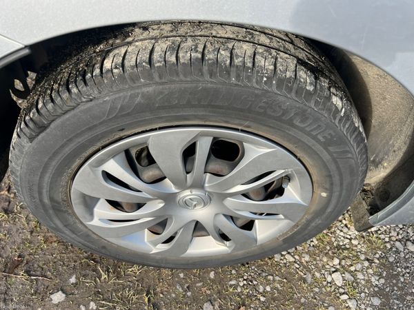 16 Mazda Demio Autos 1.3 324170606