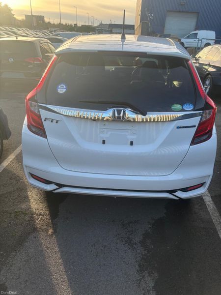 Honda fit auto hybrid low millage 330930782