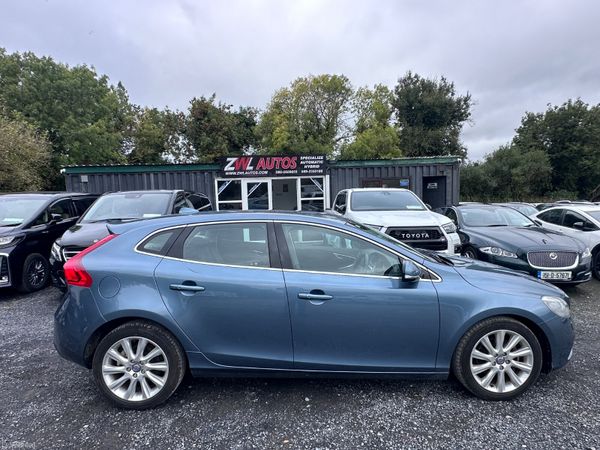 141 Volvo V40 1.6 Low Mileage 400040800