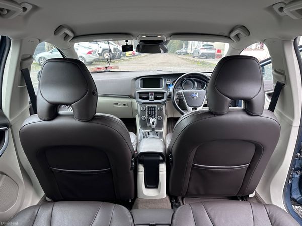 141 Volvo V40 1.6 Low Mileage 400040816